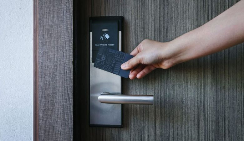 khóa thẻ từ khóa gì - cách phòng tránh